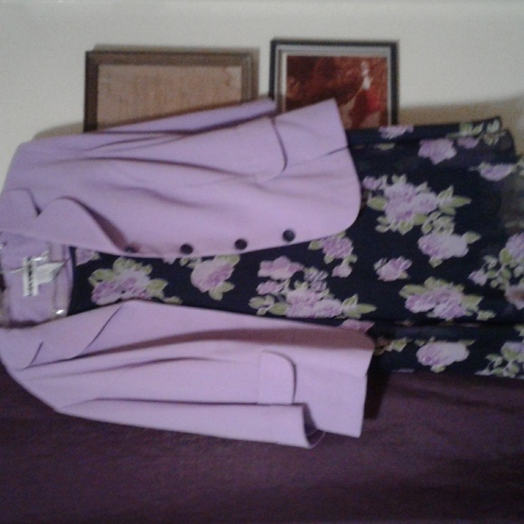 Dresses - Picture 7 of 8